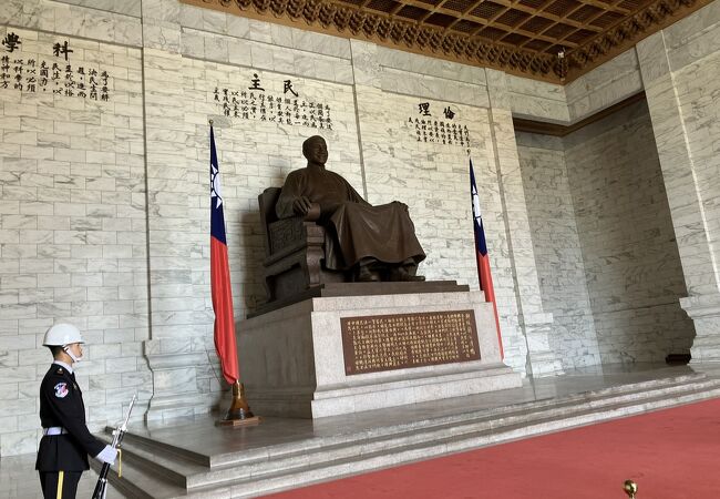 蒋介石の像