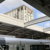 駅からすぐそこの見えるのがこのホテルです