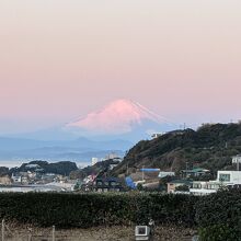 部屋からの江ノ島と富士山
