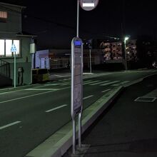 ド田舎が加速するバス停…。