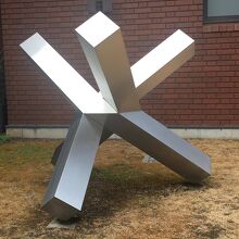 堀内正和「三本の直方体 B」