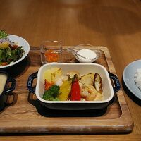 ランチ、その他スープにドリンク、デザートも付いて1800円