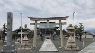 揖斐川を望む神社