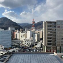 客室は9階、駅前通り側のビューです