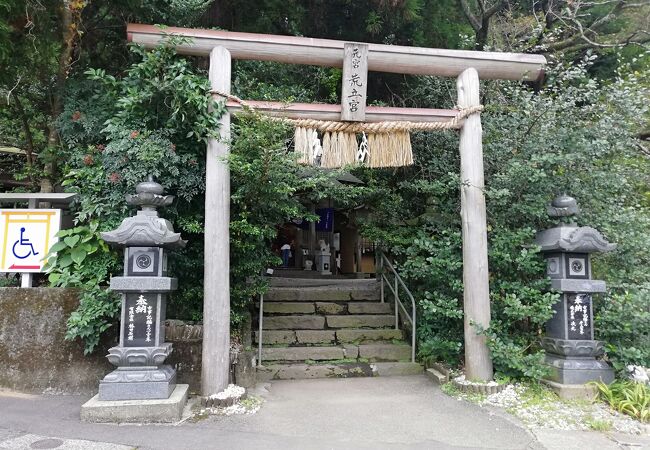 小さくて落ち着く神社