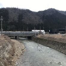 今庄駅を通過するサンダーバード