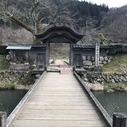 唐門（福井県福井）：一乗谷朝倉館跡の門