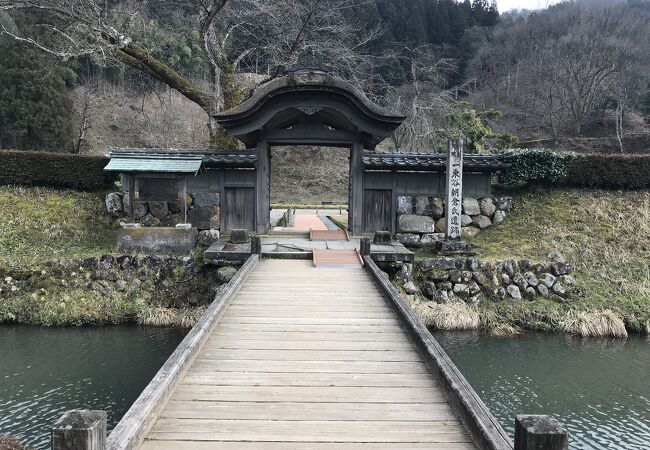 唐門（福井県福井）：一乗谷朝倉館跡の門