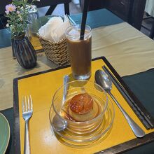 ベトナムアイスコーヒーとクリームキャラメル