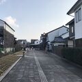 蔵の辻（福井県越前）：白壁の蔵が立ち並ぶ
