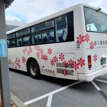 旭川駅前に来た始発のいで湯号