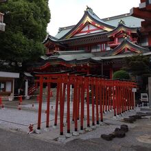 鳥居と拝殿