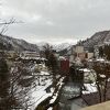 小出から山中に分け入った渓谷沿いの温泉場