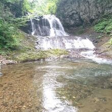 平和の滝