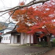 田園風景の中に