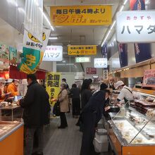 市場内の雰囲気