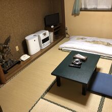 うぅ～ん、これぞ日本の旅館って感じ、部屋は広くて快適