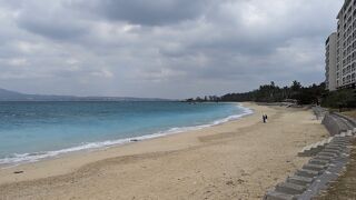 綺麗な砂浜が広がるビーチである。