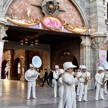 アトモスフィア エンターテイメント (東京ディズニーシー)