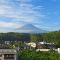 部屋の窓から富士山