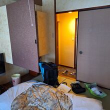 部屋の広さはあまりない。