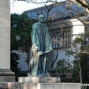 早朝散策でも本館建物や本館前に立つロダン作品などを眺めることは出来ました