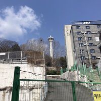 後ろに「龍頭山公園」