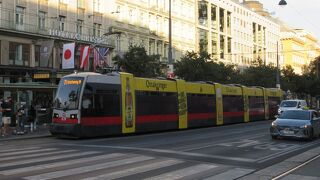 Renweg駅から71番のトラムに乗るとリンク沿いの美術史美術館方面に２０分足らずでアクセス出来ました。