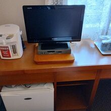 テレビは小さめ。