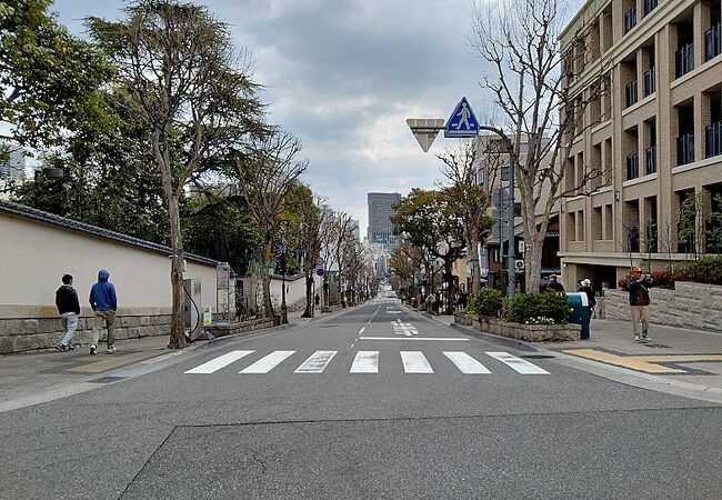 異人館街より三ノ宮駅へ向かう坂道