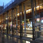 サンミゲル市場で朝食用の生ハムを挟んだボカディージョ(サンドパン)を購入しました。とても美味しかったです!!