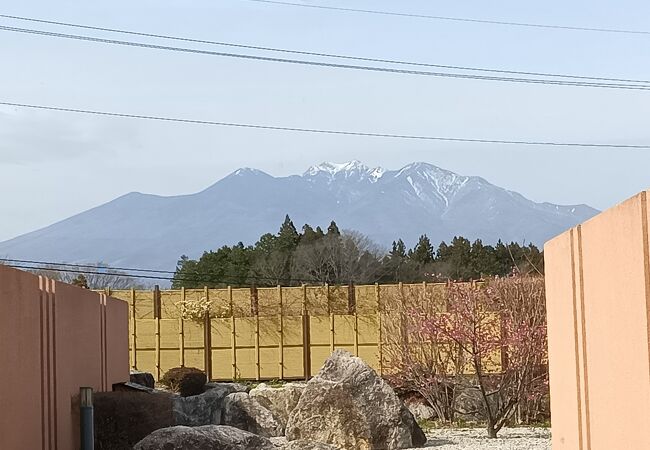 風呂から八ヶ岳が眺められます