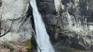 水量はそこそこある滝