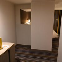 ３１７号室を入った所。奥にベッドが見える