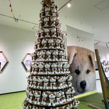 ザキトワさんのマサルがモデルの秋田犬タワー。