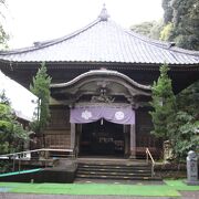 奈良時代創建、一時は坊津の一乗院、慈眼寺と並んで「薩摩三名刹」と言われる大寺であったが廃仏毀釈で廃寺となる