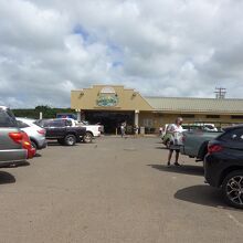 大きなスーパーもあります