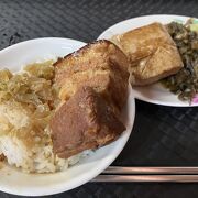 角煮がのっかる魯肉飯