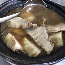 小さめサイズを頼みましたが、２人前くらいの量です。