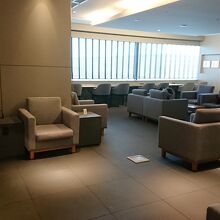 コンパクトなラウンジ。私の滞在中はずっと空いていた。