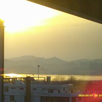 翌朝、彼方に海も望めます。