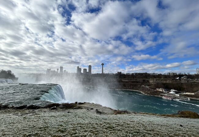 アメリカ最古の州立公園、滝はもちろん素晴らしかったですが、その飛沫が作る樹氷もきれいでした