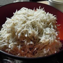 しらす丼　しらすがたっぷり