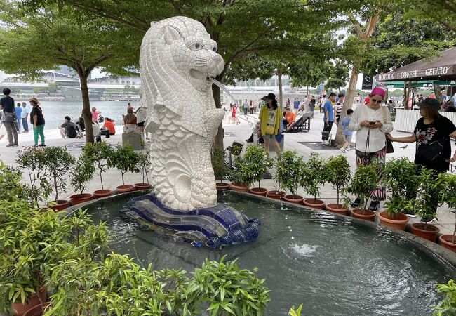 周辺を歩く。マーライオン公園・シンガポール