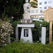 和歌山駅の東側にある石像