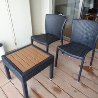 テラスにテーブルセット