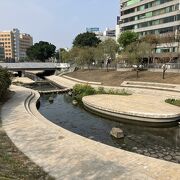 台中市内を流れる柳川親水歩道