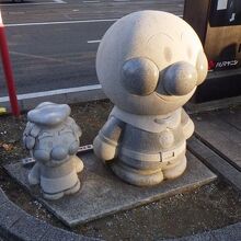 アンパンマン バイキンマン石像