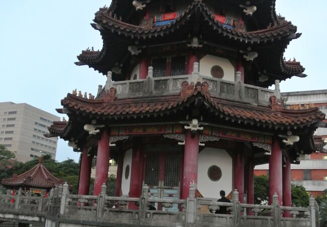 中華風の楼閣建物