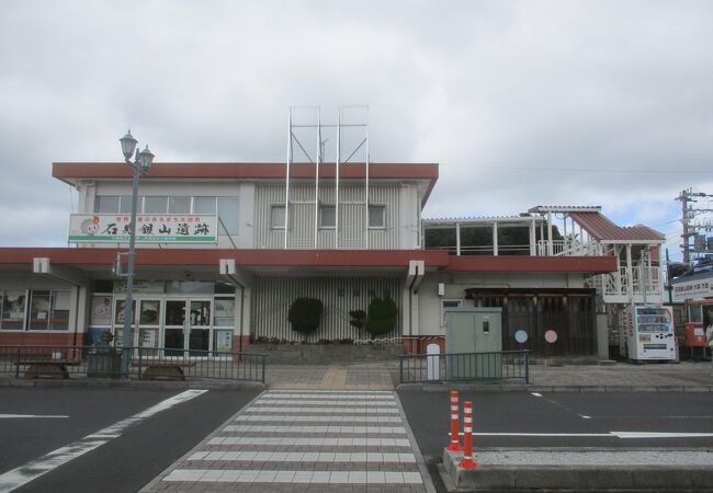 石見銀山遺跡方面のバス停がありました